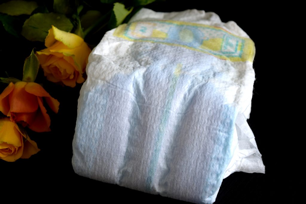 pieluszki pampers premium care pasek kiedy przemoczona pieluszka