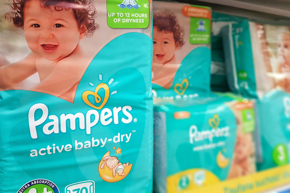 biedronka pieluchy pampers