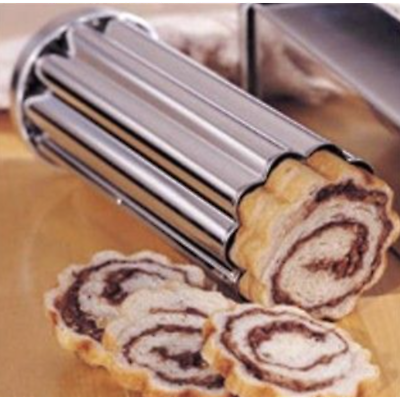 pampered chef scalloped bread tube