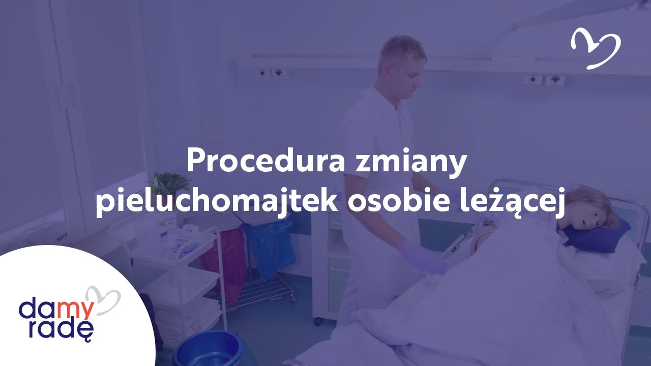 zakładanie pieluchy osobie leżącej